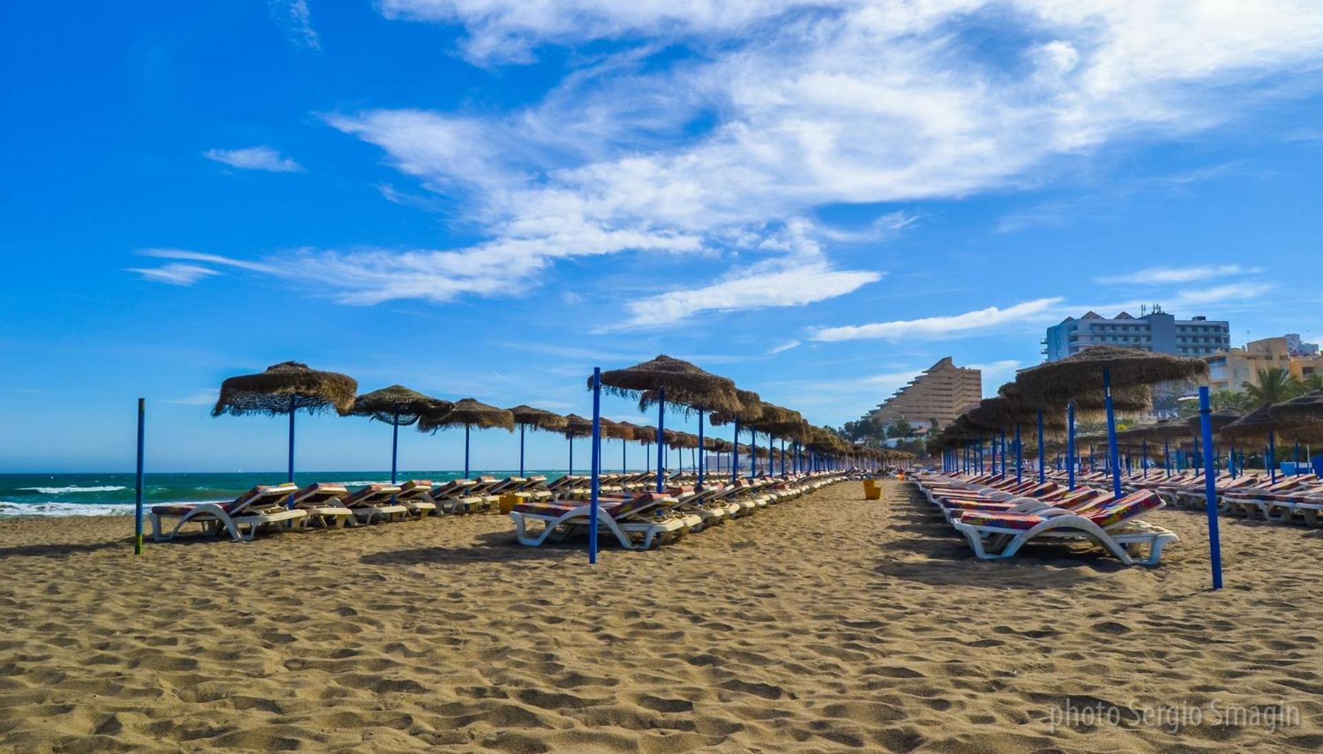 135 Agata Apartamentos. Piscina Y Playa. A Corta Distancia Del Centro. เบนัลมาเดนา ภายนอก รูปภาพ