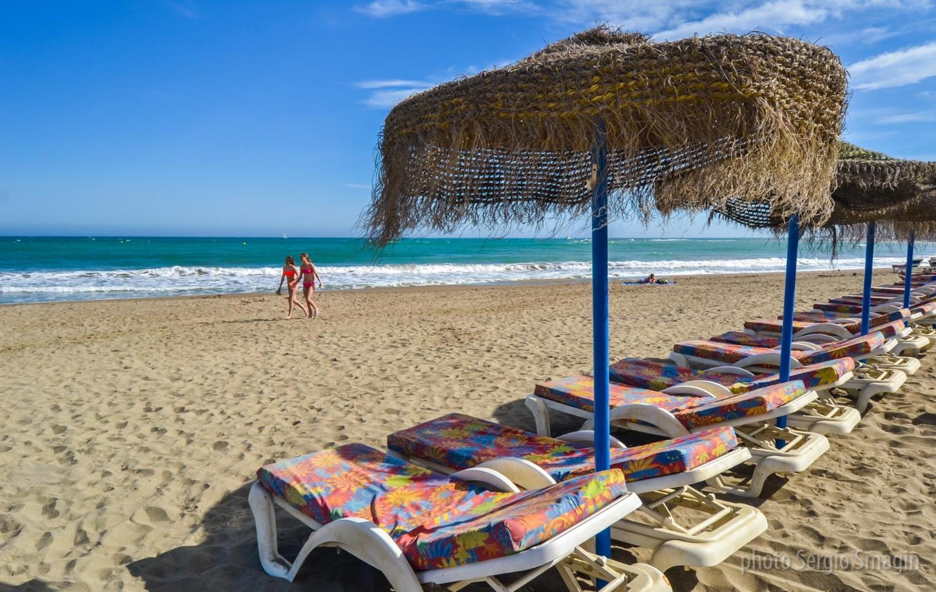 135 Agata Apartamentos. Piscina Y Playa. A Corta Distancia Del Centro. เบนัลมาเดนา ภายนอก รูปภาพ